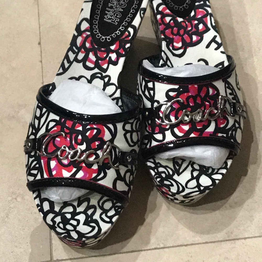 Coach Carissa Pop Flower 8.5